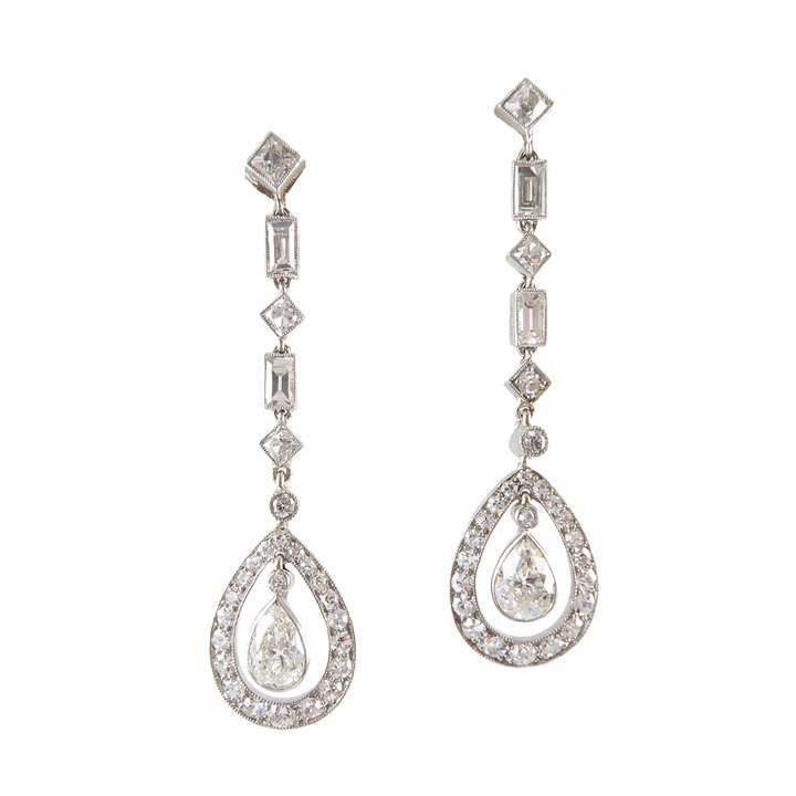 Pair of Art Deco diamond drop cluster line pendant earrings, each hung with an old pear shaped diamond of brilliant cut
